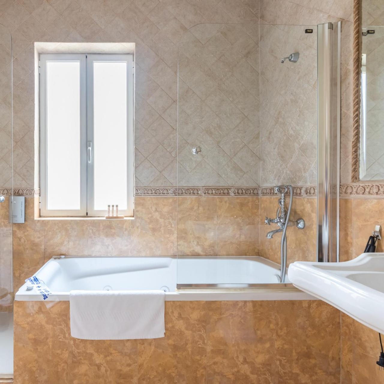 Puerta Del Sol Apartman Madrid Kültér fotó